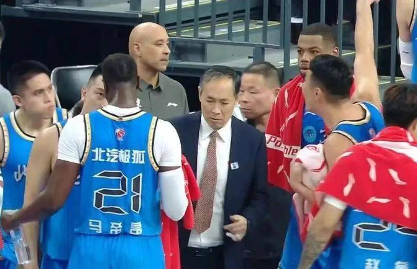 北京首钢队买断麦基，NBA冠军中锋辅佐周琦，冠军志在必得