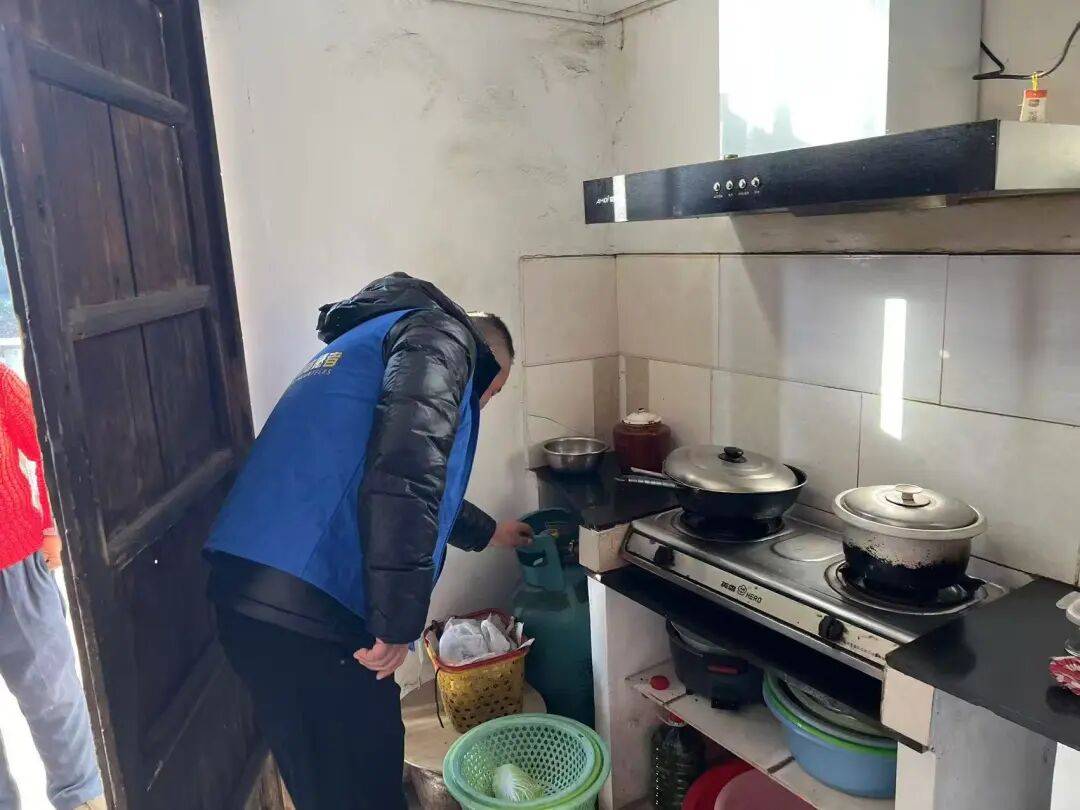 上门入户在行动|奉贤区持续开展上门关怀