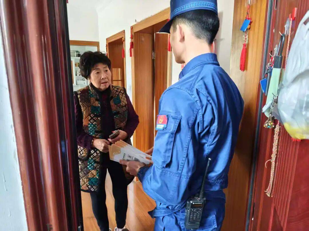 上门入户在行动|奉贤区持续开展上门关怀