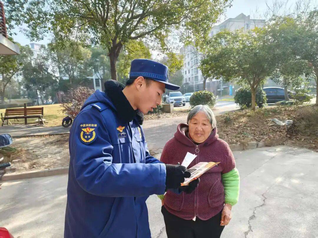 上门入户在行动|奉贤区持续开展上门关怀
